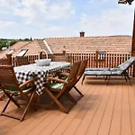Zoeldalma Apartmanhaz *
