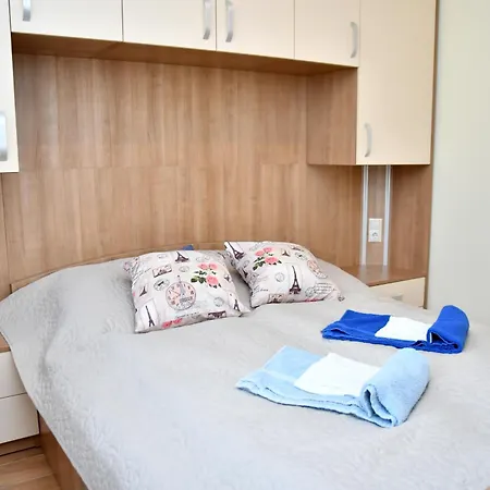 Zoeldalma Apartmanhaz 公寓 *