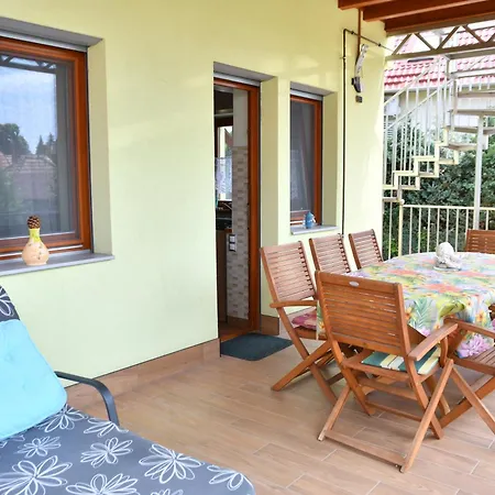 Zoeldalma Apartmanhaz *