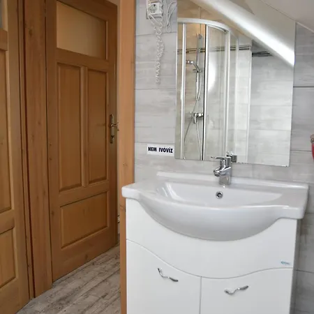 Zoeldalma Apartmanhaz * Balatonalmadi