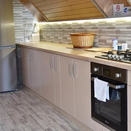 Zoeldalma Apartmanhaz *