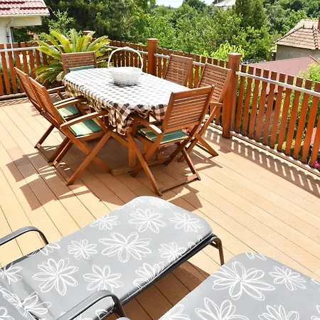 Apartament Zoeldalma Apartmanhaz Balatonalmádi