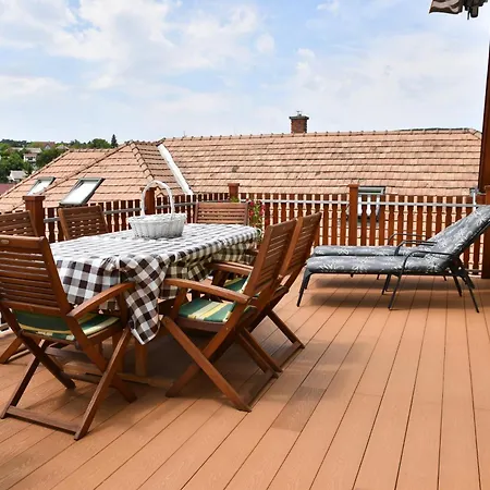 Zoeldalma Apartmanhaz *