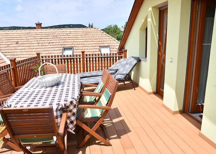 Apartment Zoeldalma Apartmanhaz Balatonalmádi